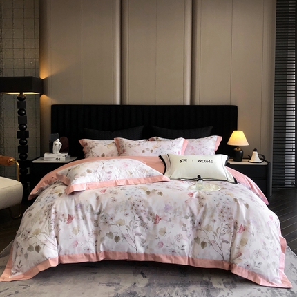 91家纺网 家纺一手货源 找家纺 薏思家纺 2025新款100支长绒棉数码印花飞边款四件套 玉玲珑-粉