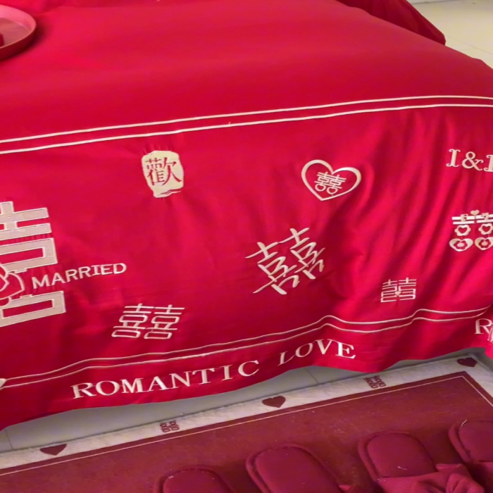 91家纺网 家纺一手货源 找家纺 苏源家居 2025新款 大红婚庆结婚喜庆刺绣轻奢四件套-吾家有喜系列 吾家有喜-金色