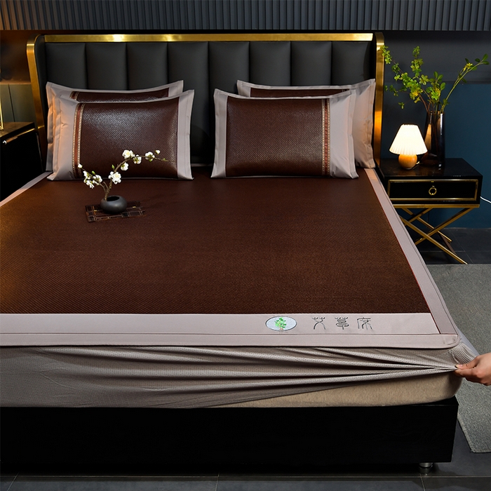 91家纺网 家纺一手货源 找家纺 小牛席业 2025新款加厚款-经典艾草养生席（床笠款）凉席藤席冰藤席冰丝席竹席草席空调席乳胶席豆豆席 艾草养生席-床笠款-黑咖