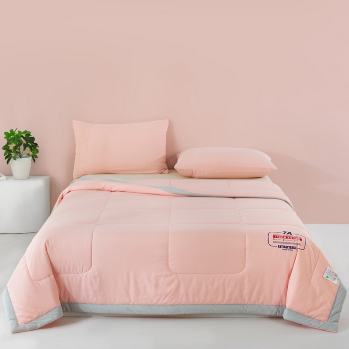 91家纺网 家纺一手货源 找家纺 苏秦家纺 2025夏季新款7A抗菌冰柔小奶皮夏被 粉色