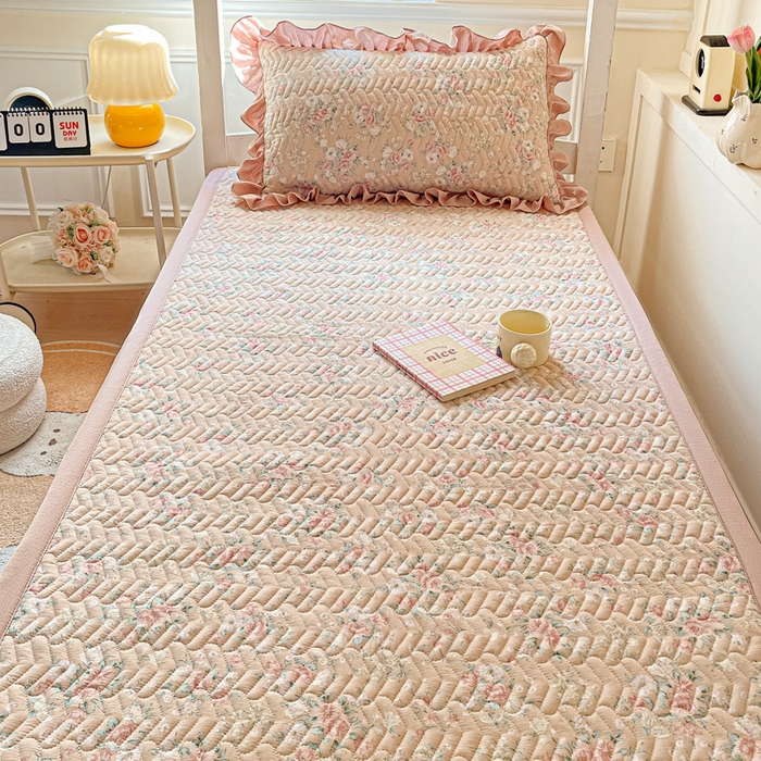 91家纺网 家纺一手货源 找家纺 纽缦家纺 2025新款云感提花双层纱学生床垫 爱如星辰