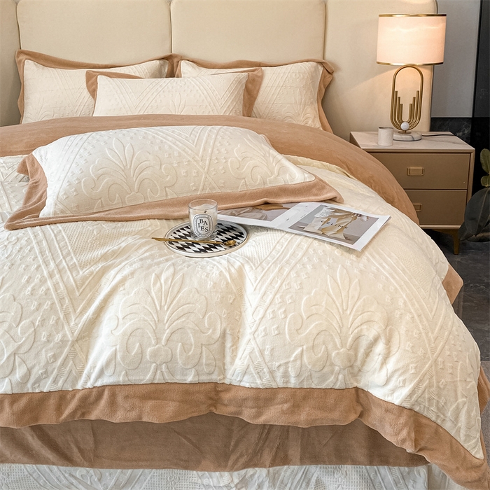 91家纺网 家纺一手货源 找家纺 金喜 2025新款高品质牛奶绒拼角四件套 南法假日-米白