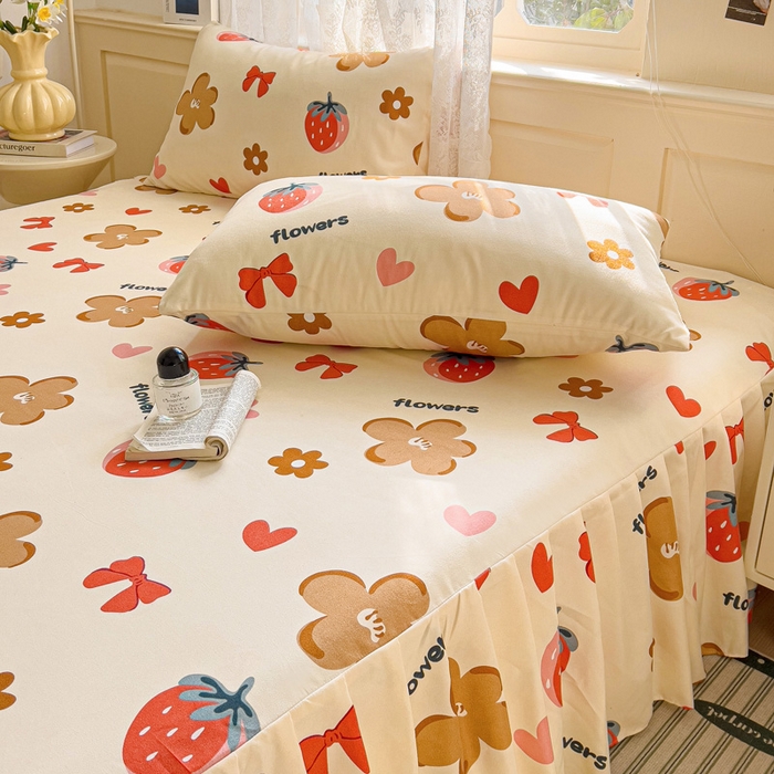 91家纺网 家纺一手货源 找家纺 极梦家纺（支持定制）  2026新款春秋130克加厚植物羊绒磨毛印花单床裙三件套 草莓恋曲