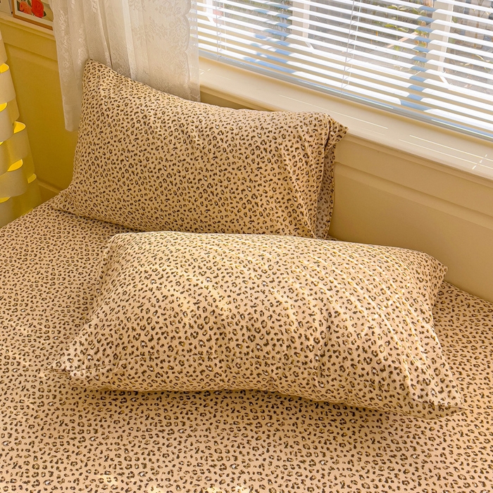 91家纺网 家纺一手货源 找家纺 纽缦家纺 2025新款云感提花双层纱韩版四件套 小豹纹