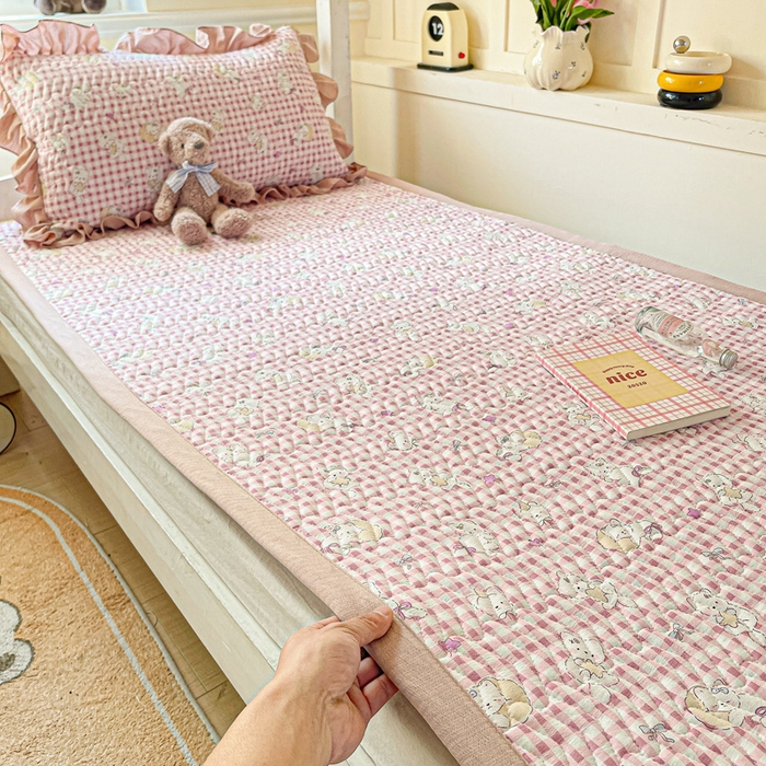 91家纺网 家纺一手货源 找家纺 纽缦家纺 2025新款云感提花双层纱学生床垫 猫猫晚宴