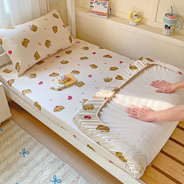 91家纺网 家纺一手货源 找家纺 纽缦家纺 2025新款云感提花双层纱学生床笠 奇妙小熊米