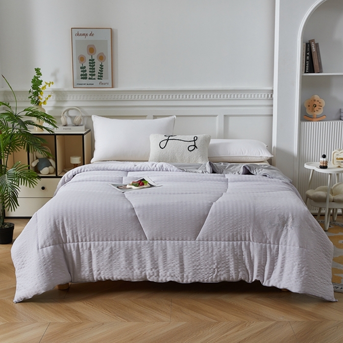 91家纺网 家纺一手货源 找家纺 羽涵家纺 2025新款抗菌皱皱纱水洗棉绒冬被 云雾灰