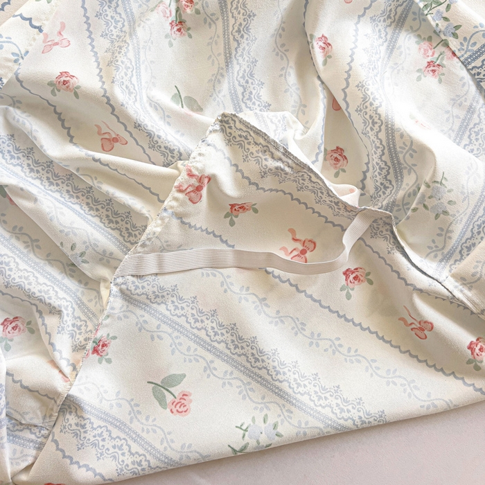 91家纺网 家纺一手货源 找家纺 极梦家纺（支持定制）  2025新款春秋130克加厚植物羊绒磨毛印花单床裙三件套 蓝莓芝士