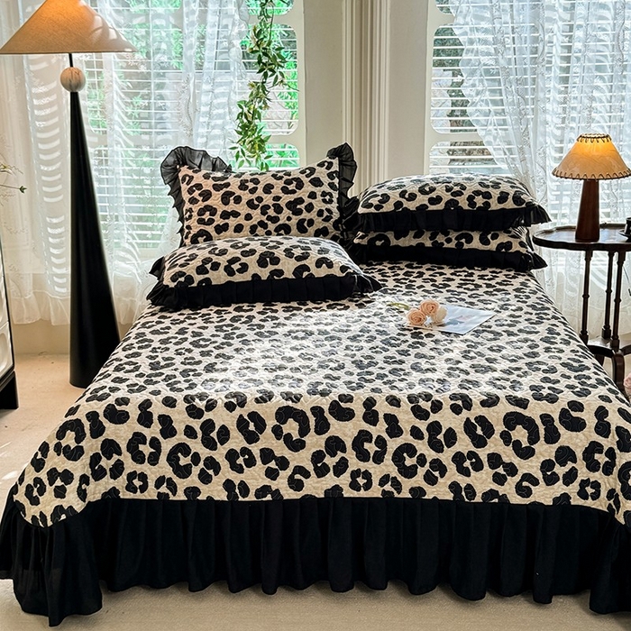 91家纺网 家纺一手货源 找家纺 金盛皇朝家纺 2025新款法式赫本风大花卉床盖四件套 豹影月华