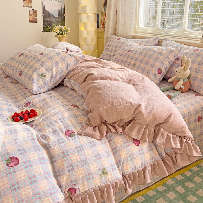 91家纺网 家纺一手货源 找家纺 纽缦家纺 2025新款云感提花双层纱韩版四件套 有草莓的地方