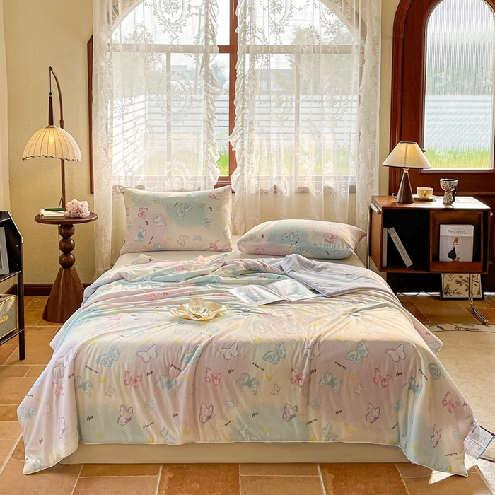 91家纺网 家纺一手货源 找家纺 小禹仔 2025新款针织凉感丝印花夏被夏凉被 翩翩起舞粉