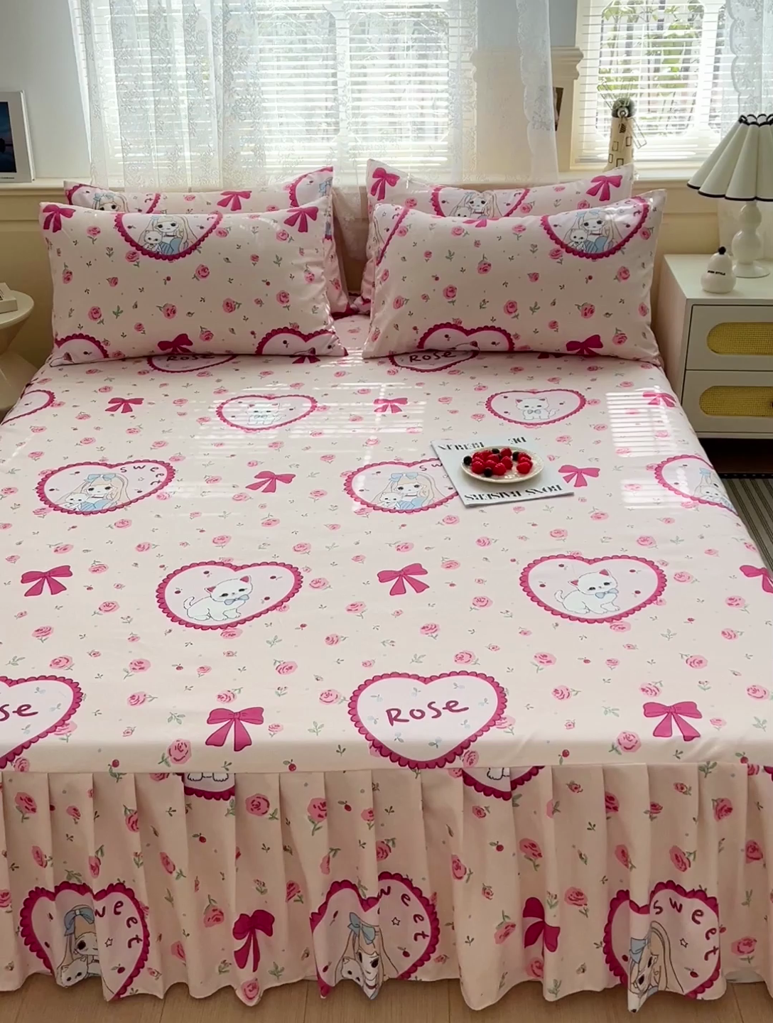 91家纺网 家纺一手货源 找家纺 极梦家纺（支持定制）  2025新款春秋130克加厚植物羊绒磨毛印花单床裙三件套 最爱猫咪