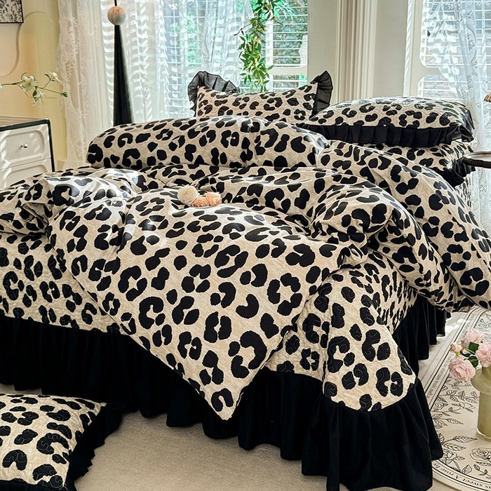 91家纺网 家纺一手货源 找家纺 金盛皇朝家纺 2025新款法式赫本风大花卉床盖四件套 豹影月华