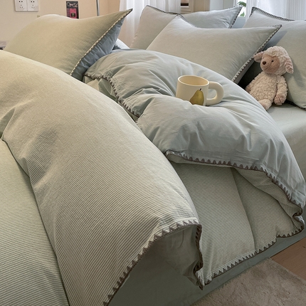 91家纺网 家纺一手货源 找家纺 蓝邻家纺 2025年新款全棉水洗棉贝壳边四件套系列 绿竖条