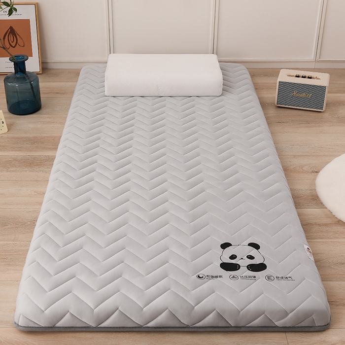 91家纺网 家纺一手货源 找家纺 亿丁点床垫 2025新款牛奶丝学生和地铺专用床垫 熊猫头灰