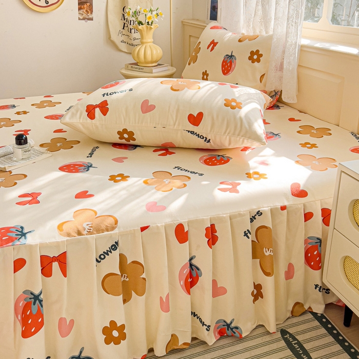 91家纺网 家纺一手货源 找家纺 极梦家纺（支持定制）  2026新款春秋130克加厚植物羊绒磨毛印花单床裙三件套 草莓恋曲