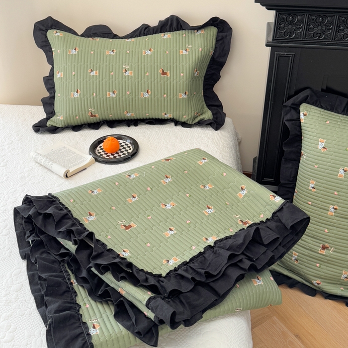 91家纺网 家纺一手货源 找家纺 金丝鸟 2025全棉黑色花边款韩式床盖 绿色斑点狗