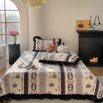 91家纺网 家纺一手货源 找家纺 （总）金丝鸟 2025全棉黑色花边款韩式床盖