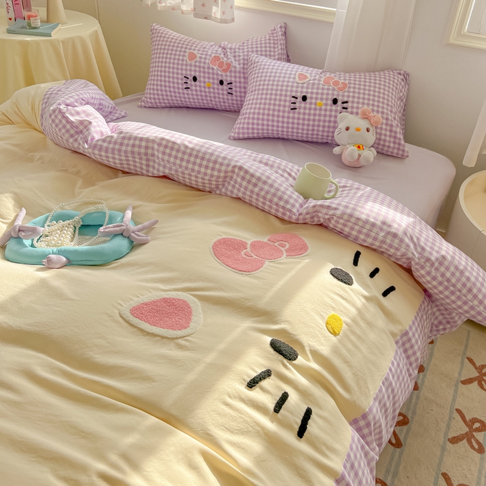 91家纺网 家纺一手货源 找家纺 2025春夏新款云朵棉水洗棉毛巾绣拼角工艺四件套 快乐猫咪-紫小格