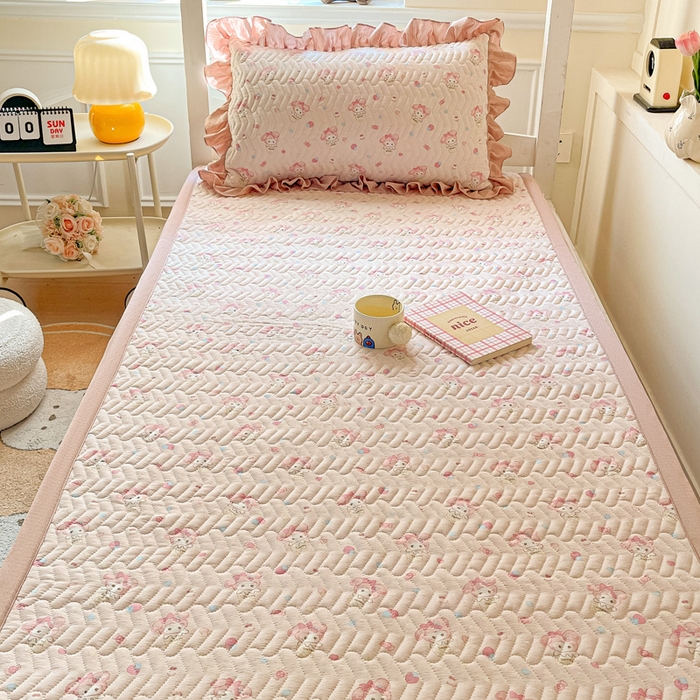 91家纺网 家纺一手货源 找家纺 纽缦家纺 2025新款云感提花双层纱学生床垫 小鸥鸥