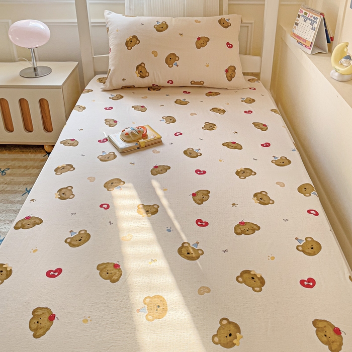 91家纺网 家纺一手货源 找家纺 纽缦家纺 2025新款云感提花双层纱学生床笠 奇妙小熊米