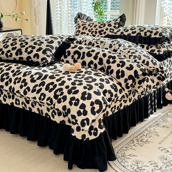 91家纺网 家纺一手货源 找家纺 金盛皇朝家纺 2025新款法式赫本风大花卉床盖四件套 豹影月华