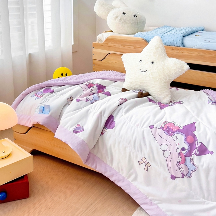 91家纺网 家纺一手货源 找家纺 御棉坊 2025新款A类三丽鸥凉感丝豆豆儿童夏被 派对库洛米