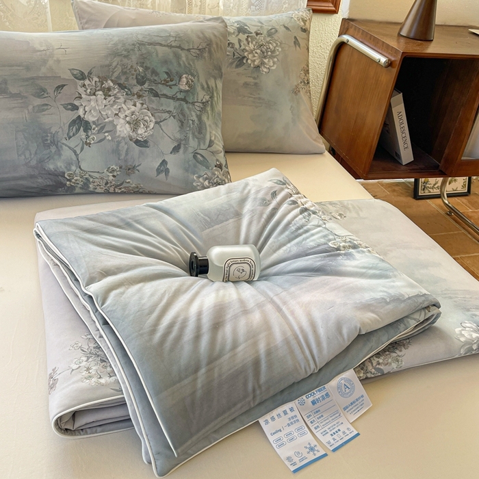 91家纺网 家纺一手货源 找家纺 小禹仔 2025新款针织凉感丝印花夏被夏凉被 花开远山咖