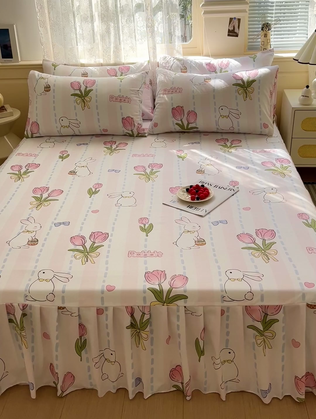 91家纺网 家纺一手货源 找家纺 极梦家纺（支持定制）  2025新款春秋130克加厚植物羊绒磨毛印花单床裙三件套 爱伊菲兔