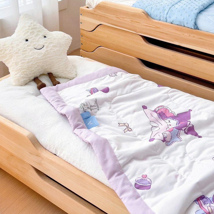 91家纺网 家纺一手货源 找家纺 御棉坊 2025新款A类三丽鸥凉感丝豆豆儿童夏被 派对库洛米