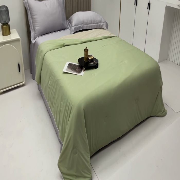 91家纺网 家纺一手货源 找家纺 金喜 2025新款冰柔丝凉感夏被涤氨纶冰丝夏被夏天薄被子 牛油果绿