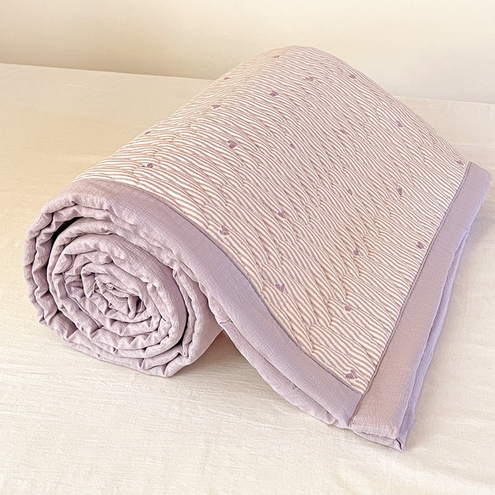 91家纺网 家纺一手货源 找家纺 纽缦家纺 2025新款云感提花双层纱学生床垫 倾心紫