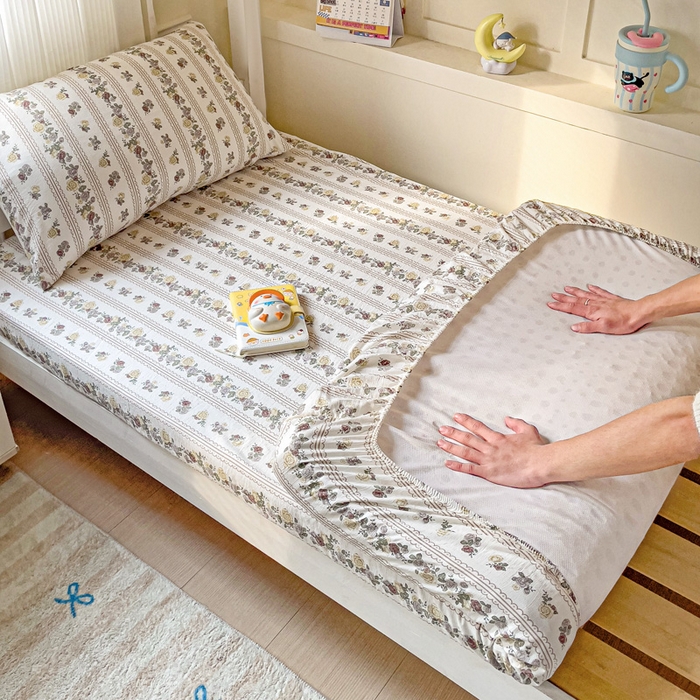 91家纺网 家纺一手货源 找家纺 纽缦家纺 2025新款云感提花双层纱学生床笠 玫瑰哒