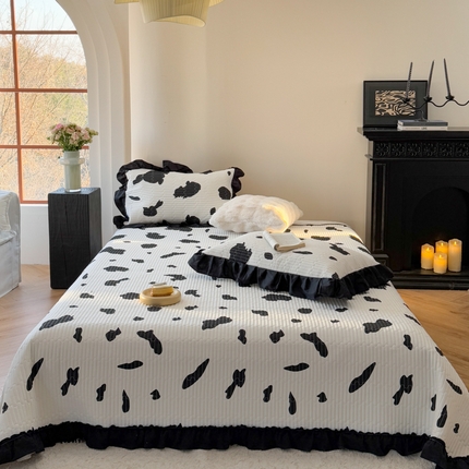 91家纺网 家纺一手货源 找家纺 （总）金丝鸟 2025全棉黑色花边款韩式床盖