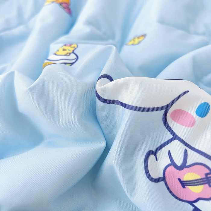 91家纺网 家纺一手货源 找家纺 御棉坊 2025新款A类三丽鸥凉感丝豆豆儿童夏被 彩虹玉桂狗