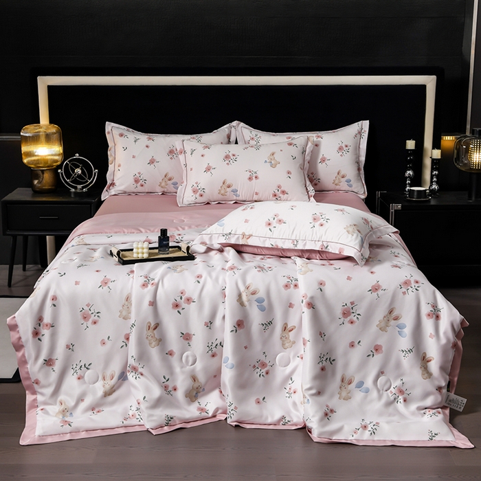 91家纺网 家纺一手货源 找家纺 千嘻汇2025新款水洗天丝真丝夏被四件套夏凉被空调被 花晨兔