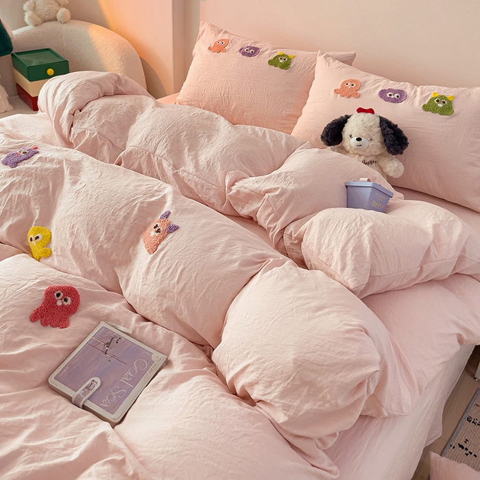 91家纺网 家纺一手货源 找家纺 韩巢家纺  2025超柔水洗棉毛巾绣床上用品四件套-小精灵系列（提供卖家秀 ） 小精灵浅粉