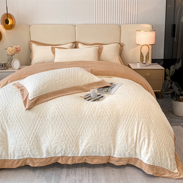 91家纺网 家纺一手货源 找家纺 金喜 2025新款高品质牛奶绒拼角四件套 南法假日-米白