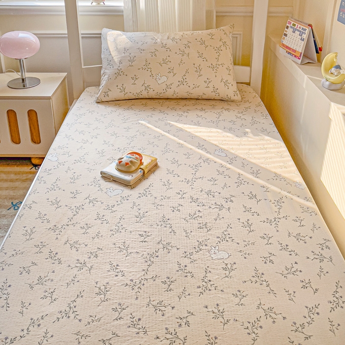 91家纺网 家纺一手货源 找家纺 纽缦家纺 2025新款云感提花双层纱学生床笠 森田野园