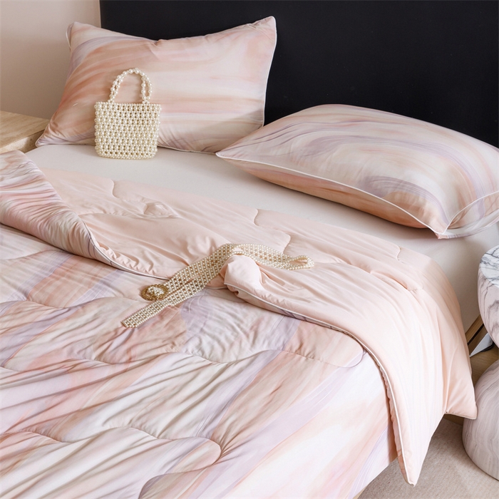 91家纺网 家纺一手货源 找家纺 恬思语家纺 2025新款凉感丝时尚彩绘夏凉被 粉色梦幻