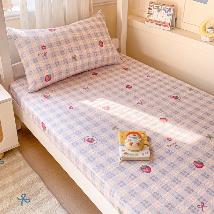 91家纺网 家纺一手货源 找家纺 纽缦家纺 2025新款云感提花双层纱学生床笠 有草莓的地方