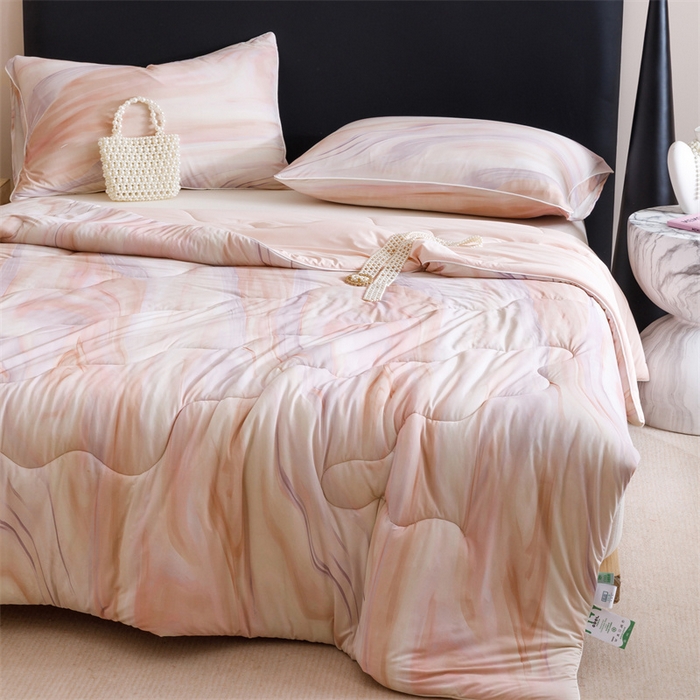 91家纺网 家纺一手货源 找家纺 恬思语家纺 2025新款凉感丝时尚彩绘夏凉被 粉色梦幻