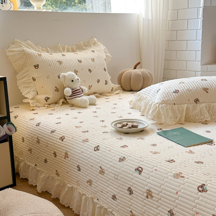 91家纺网 家纺一手货源 找家纺 金丝鸟 2025全棉镂空白色花边款韩式床盖 可爱小乖