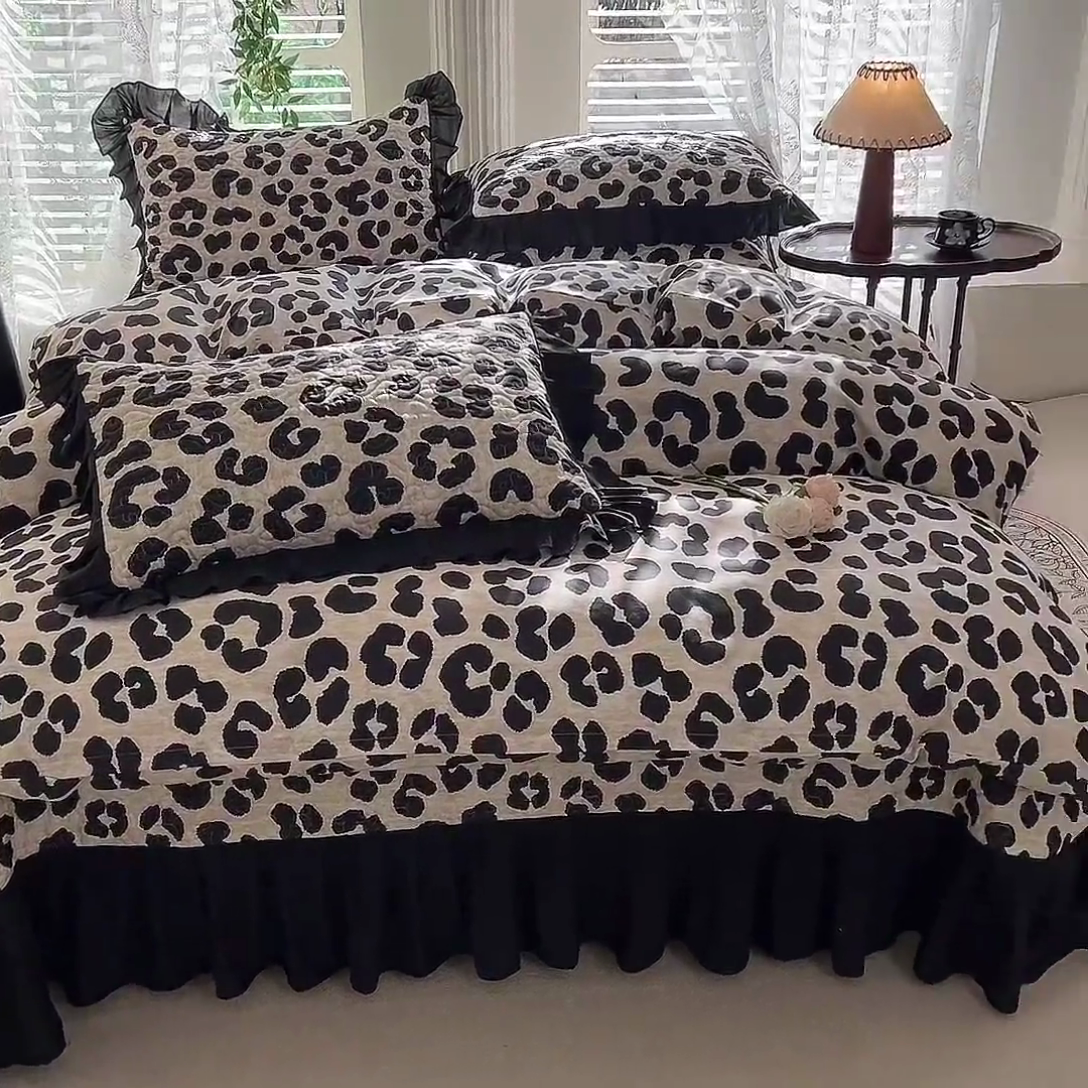 91家纺网 家纺一手货源 找家纺 金盛皇朝家纺 2025新款法式赫本风大花卉床盖四件套 豹影月华