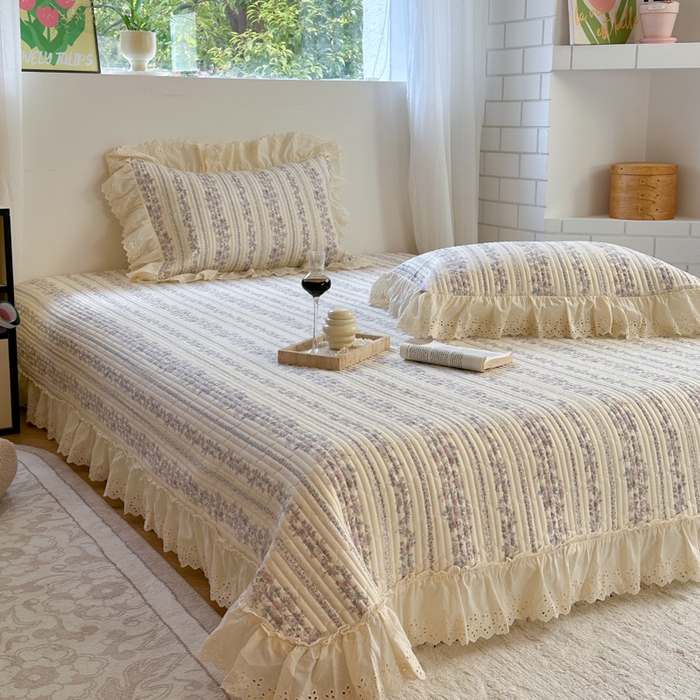 91家纺网 家纺一手货源 找家纺 金丝鸟 2025全棉镂空白色花边款韩式床盖 紫色花铃