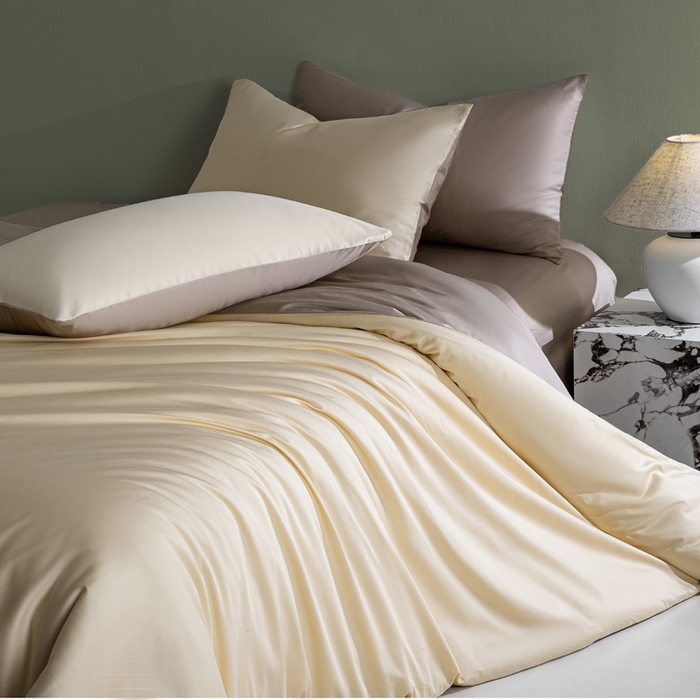 91家纺网 家纺一手货源 找家纺 沃尔居 2025新款全棉长绒棉四件套纯色贡缎纯棉被套床笠款三件套 奶昔白+奶咖