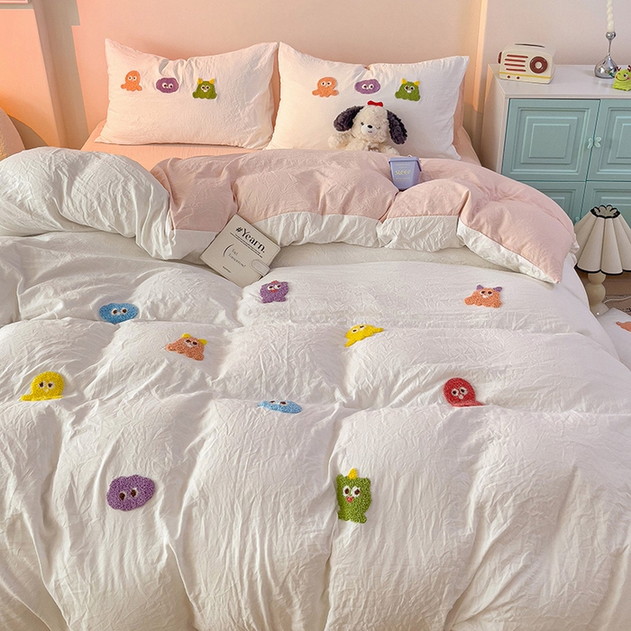 91家纺网 家纺一手货源 找家纺 韩巢家纺  2025超柔水洗棉毛巾绣床上用品四件套-小精灵系列（提供卖家秀 ） 小精灵白浅粉