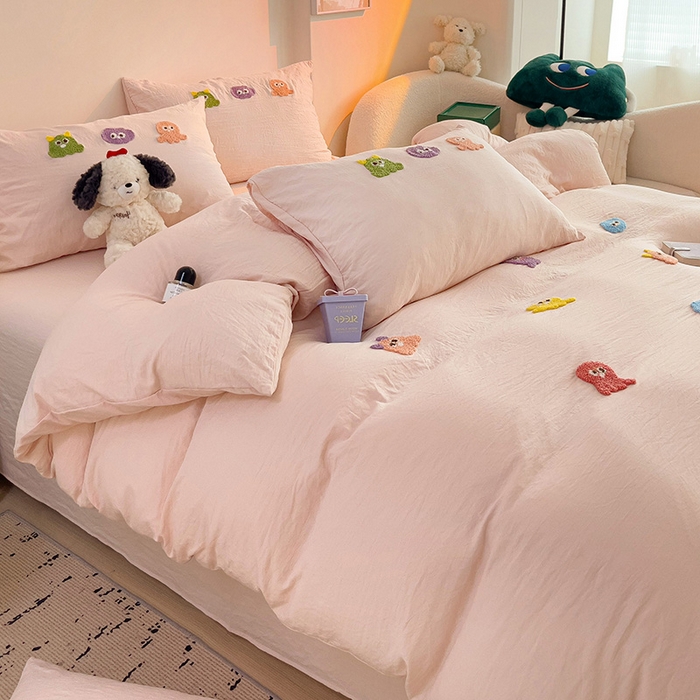 91家纺网 家纺一手货源 找家纺 韩巢家纺  2025超柔水洗棉毛巾绣床上用品四件套-小精灵系列（提供卖家秀 ） 小精灵浅粉