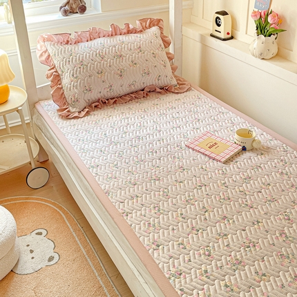 91家纺网 家纺一手货源 找家纺 （总）纽缦家纺 2025新款云感提花双层纱学生床垫