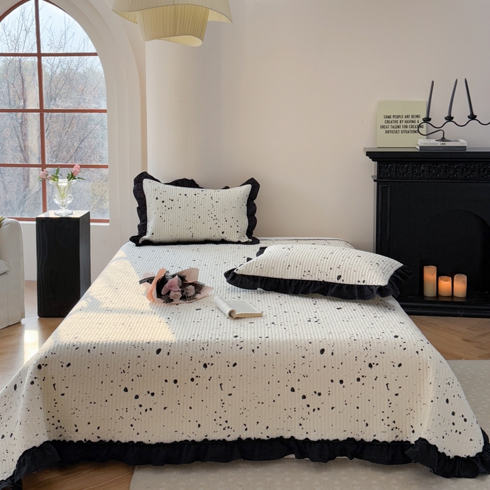 91家纺网 家纺一手货源 找家纺 金丝鸟 2025全棉黑色花边款韩式床盖 点墨